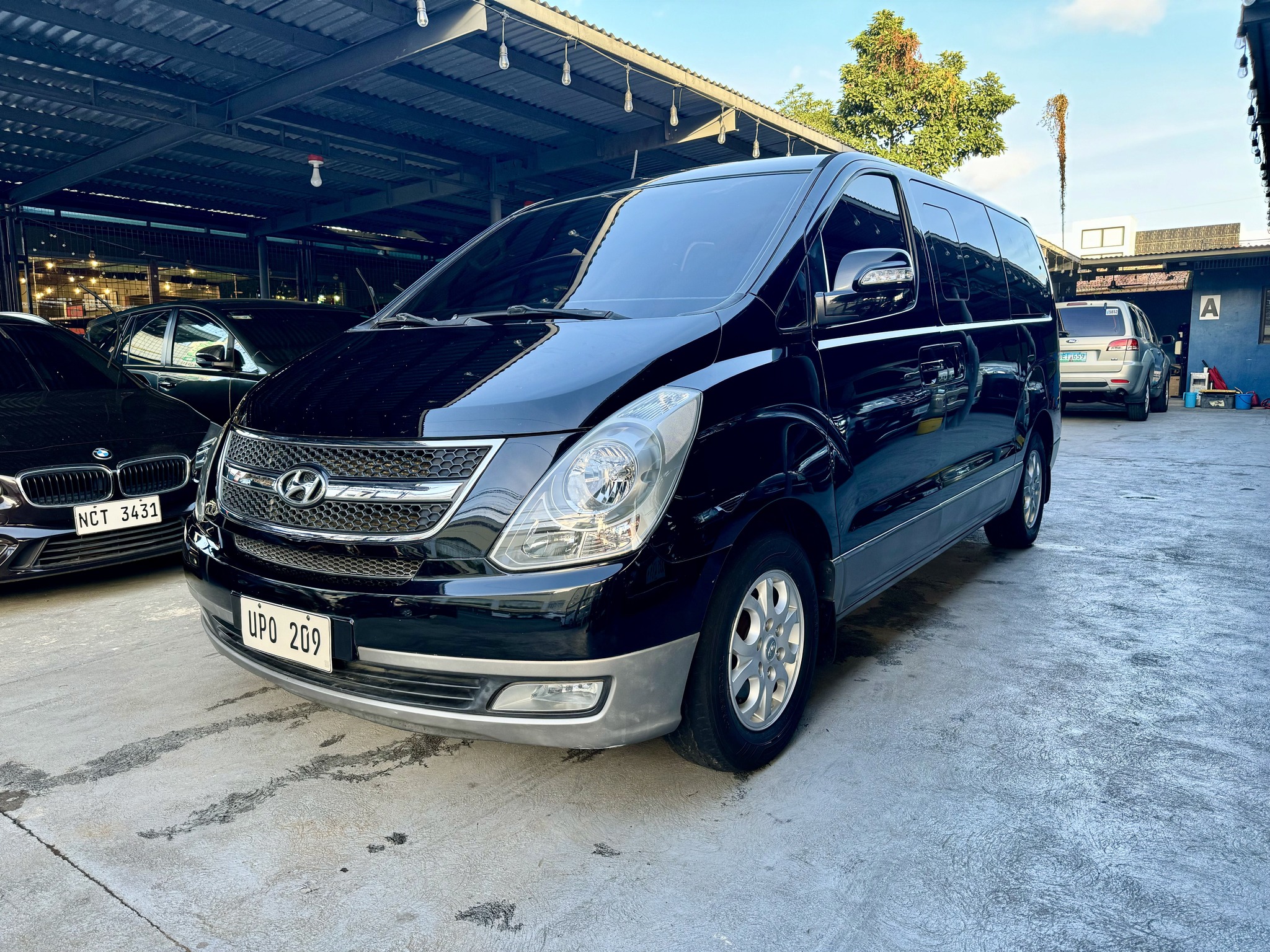 2013 Hyundai Grand Starex VGT GOLD Automatic A/T Turbo Diesel! Flawless Inside and Out!