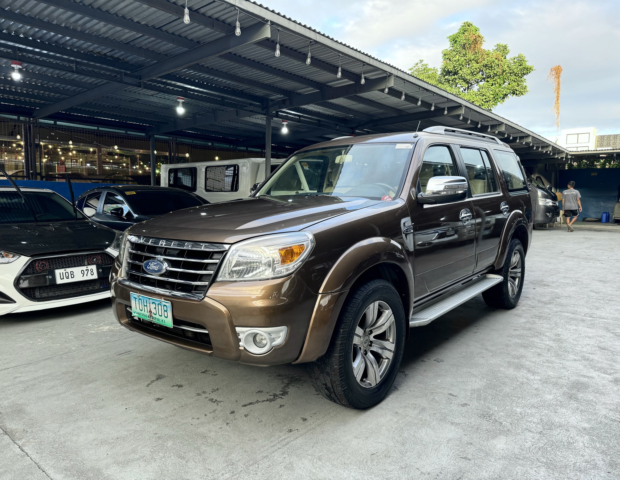 2012 Ford Everest Limited Automatic Turbo Diesel! Fresh unit inside and out!